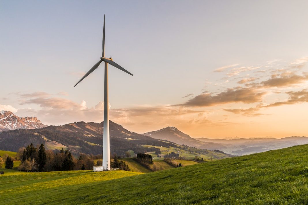 What are 4 advantages of wind power